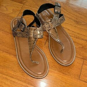 BOGO ❤️ Crown Vintage Sandals